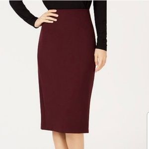 Vince Camuto Pencil Skirt burgandy small